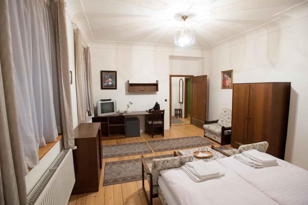 Pension Dientzenhofer Praag Buitenkant foto