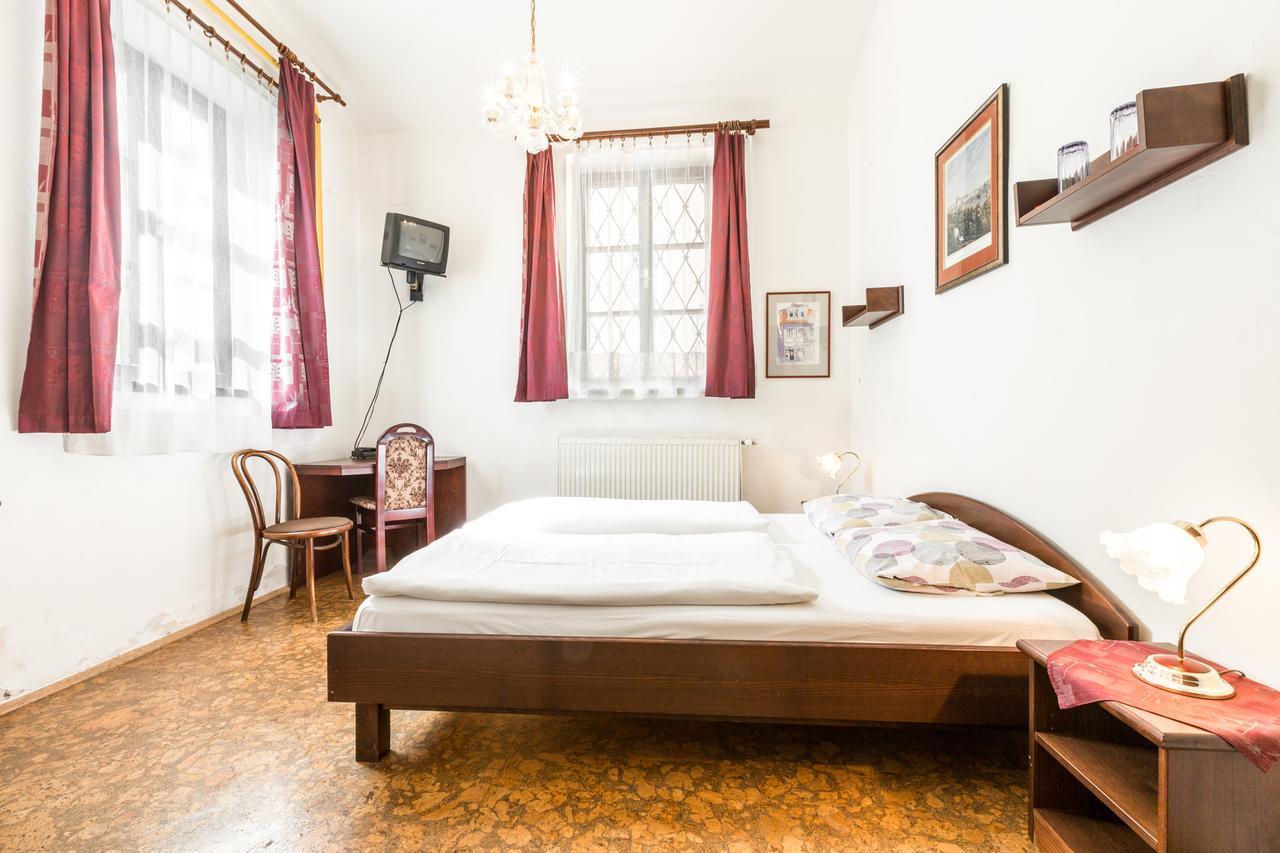 Pension Dientzenhofer Praag Buitenkant foto
