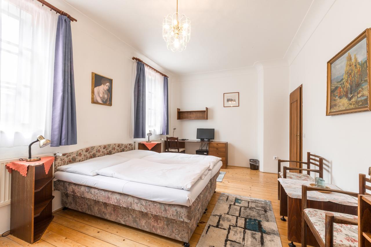 Pension Dientzenhofer Praag Buitenkant foto