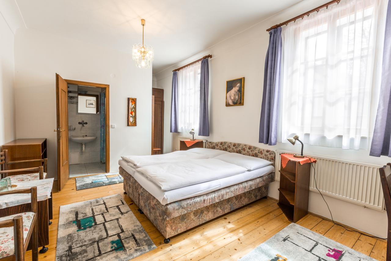 Pension Dientzenhofer Praag Buitenkant foto