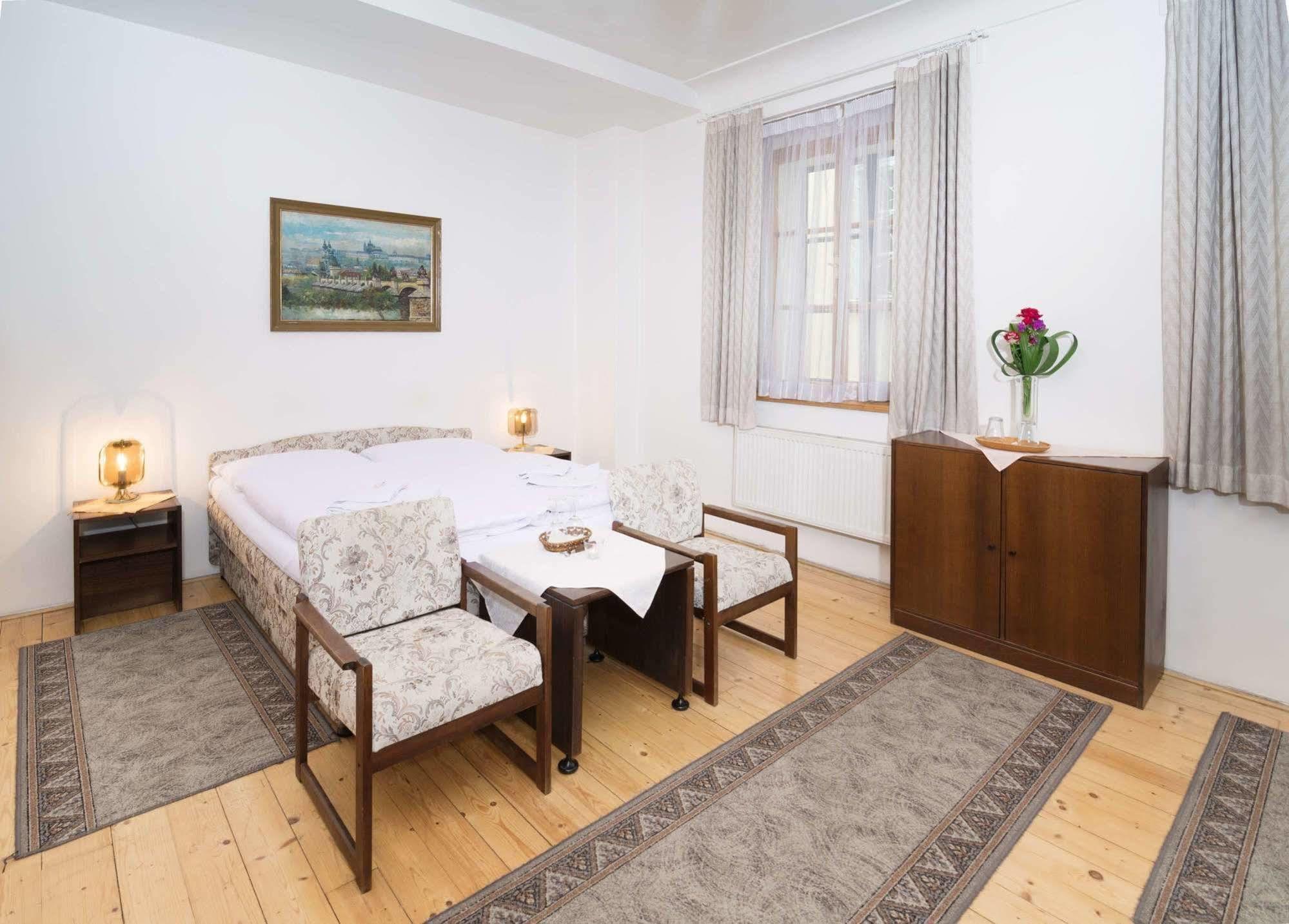 Pension Dientzenhofer Praag Buitenkant foto