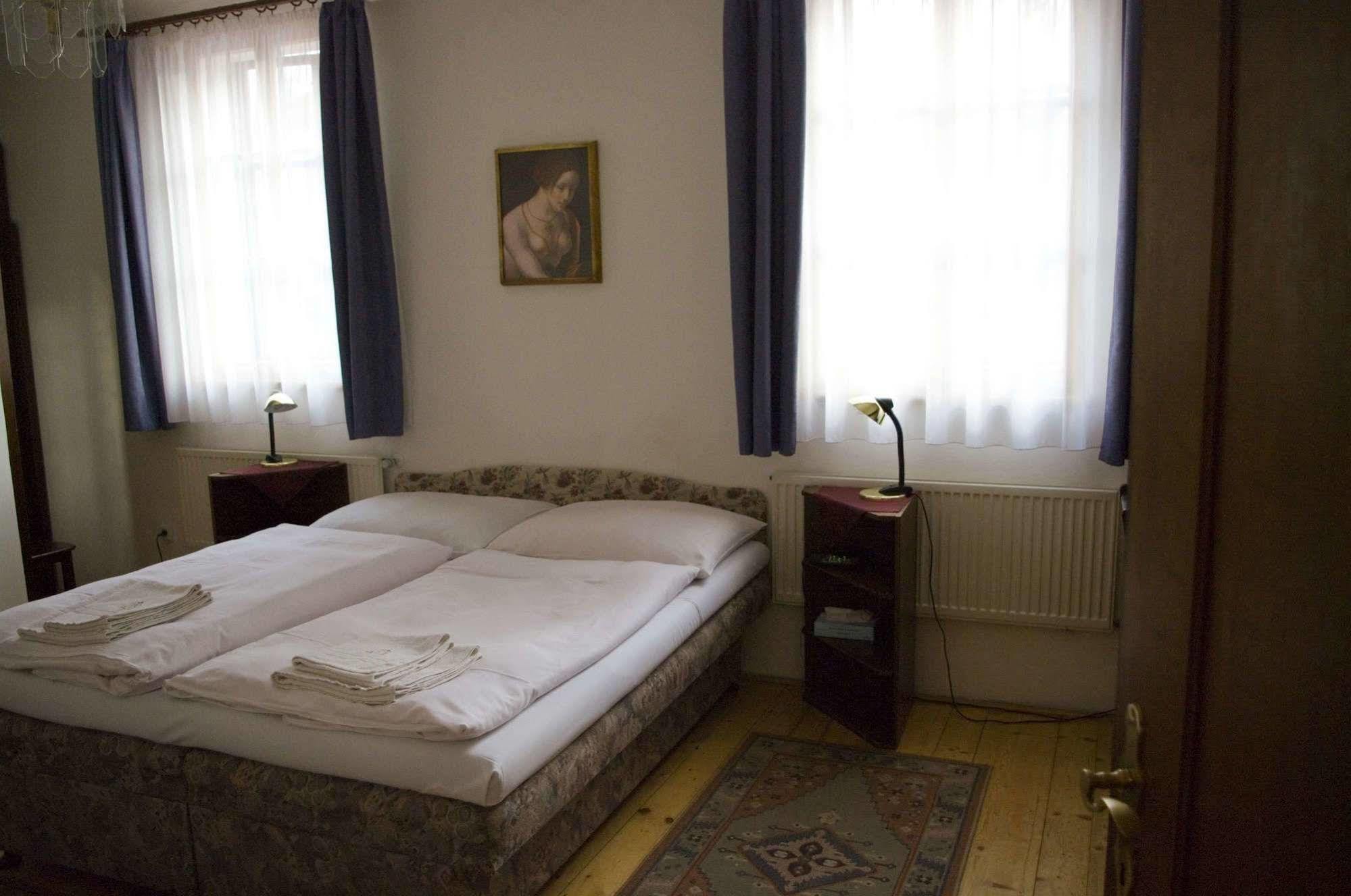 Pension Dientzenhofer Praag Buitenkant foto