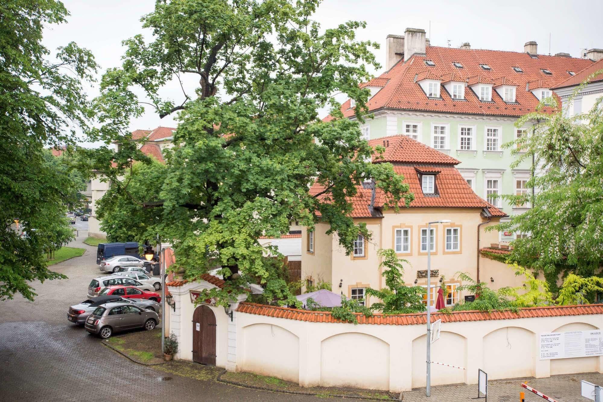 Pension Dientzenhofer Praag Buitenkant foto